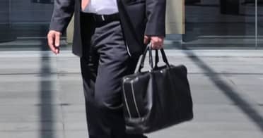 "Hay que usarla con responsabilidad": Abogado multado por citar fallos falsos creados con IA asume error y advierte al gremio