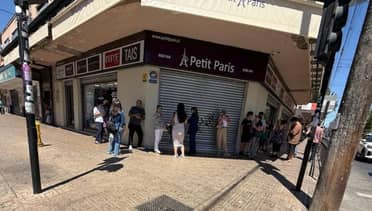 Venta de uniformes escolares en Curicó: Presupuestos varían entre los 50 mil y 200 mil pesos según las exigencias de cada colegio