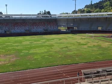 Administración del Estadio La Granja explica mal estado de la cancha y detalla trabajos para el "Clásico del Maule"