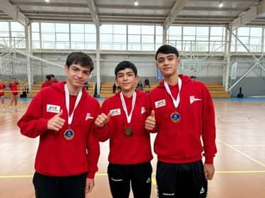 Jóvenes voleibolistas curicanos se coronan campeones nacionales de forma invicta en la categoría Sub14