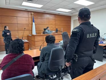 Decretan supervisión para estudiante formalizado por portar arma de fuego en las afueras de colegio en Curicó