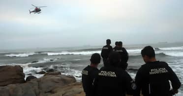 Naufragio en la costa curicana: Dos pescadores desaparecidos tras volcamiento de bote frente a Trilco