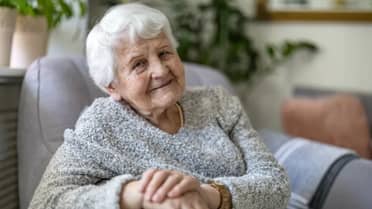 Mujeres que se pensionen en 2026 recibirán Compensación por Expectativa de Vida