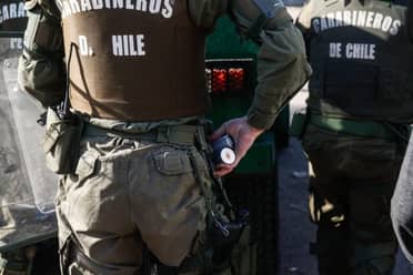 Carabinero sufre grave herida en pierna durante altercado en Alameda