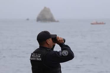 Cuatro pescadores resultan ilesos tras violento volcamiento de su embarcación en la caleta Duao