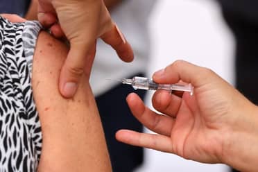 Campaña de invierno: Curicó dispone de más de 10 mil dosis de vacunas contra la influenza y el virus sincicial