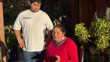 "Se bajó a gritonearme y se fugó": Indignación por conductora que atropelló a mujer en paso peatonal en Curicó