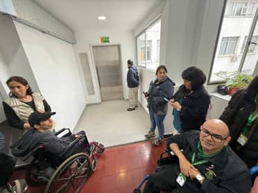 Municipio curicano inaugura moderno ascensor en su edificio consistorial