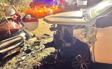 Violenta colisión en la ruta J-40 de Rauco dejó dos personas atrapadas y cuatro lesionados