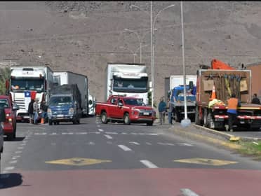 Camioneros de Tarapacá convocan paralización por alza de combustibles