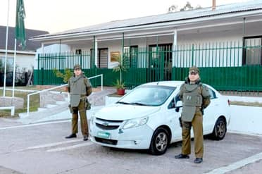 Detienen a jóvenes con auto robado y droga en Villa Prat