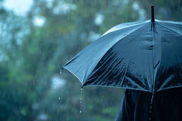 DMC emite avisos por fuertes vientos y lluvias intensas en tres regiones