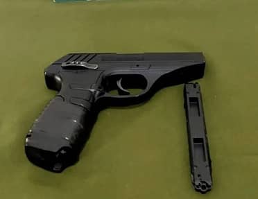 Detienen a menor de 16 años con arma de fogueo en Retiro