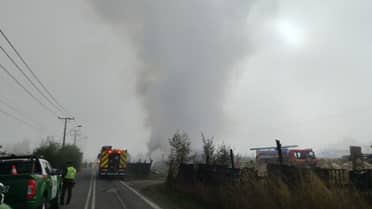 Voraz incendio consume vivienda de material ligero en Teno