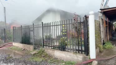 Incendio estructural en Sagrada Familia deja a cuatro personas damnificadas y una vivienda con graves daños