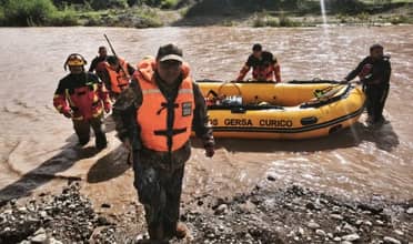 Finaliza operativo en Sagrada Familia: Rescatan con éxito a cazadores atrapados por la crecida del río Mataquito