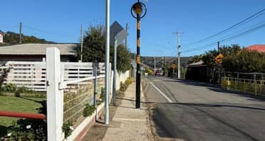 Concejal de Vichuquén denuncia instalación de señaléticas de tránsito en medio de las veredas