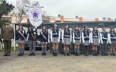 Cien estudiantes de Curicó prestan juramento como brigadistas escolares junto a Carabineros