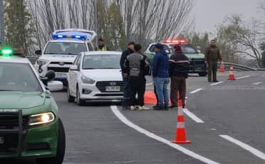 Hallan a hombre sin vida al interior de su vehículo en el cruce Los Niches