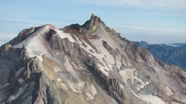 Autoridades llaman a la calma por volcán Nevado de Longaví: "No se ha detectado ninguna variación"