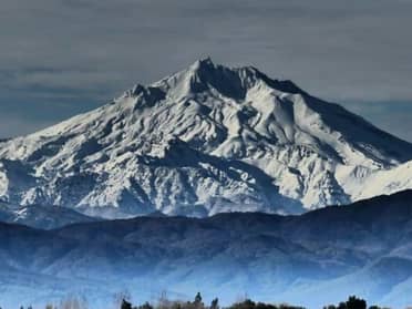 Sernageomin decreta Alerta Amarilla para el volcán Nevado de Longaví tras inusual aumento de actividad sísmica