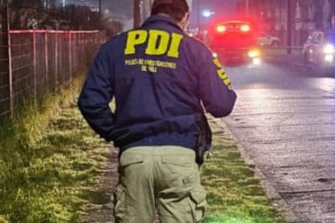 Detective de la PDI balea a sujeto para frustrar grave agresión contra una mujer en la población Santa Fe