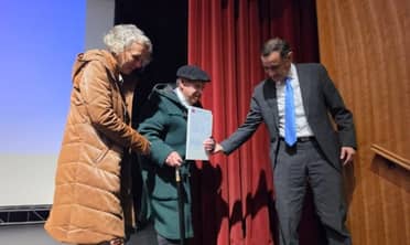 A sus 87 años: Histórico exradiodifusor hualañecino recibe esperado subsidio habitacional