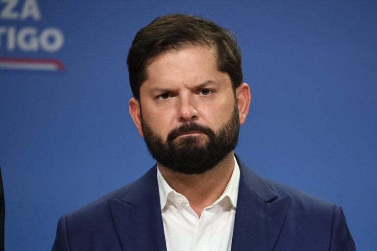 Boric alza la voz por deudores del CAE: "¿Por qué hay inflexibilidad y castigo para familias trabajadoras?"