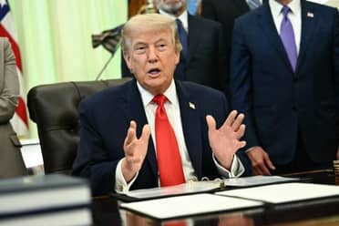 Trump anuncia acuerdo de paz con Irán y reapertura del Estrecho de Ormuz: "¡Que el petróleo fluya!"