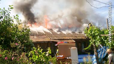 [FOTOS] Incendio destruye vivienda en Molina