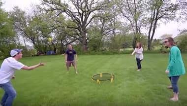 Llega a Curicó el innovador y entretenido Spikeball