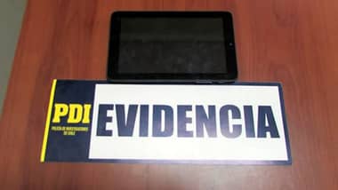 Detectives recuperan tablet robada y descubren marihuana en casa de Molina