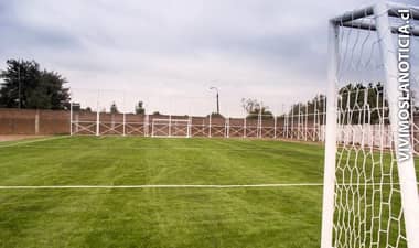 Inauguran cancha de pasto sintético en Liceo Polivalente Japón