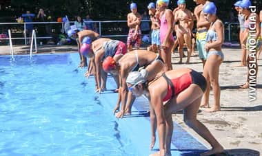 Finalizan cursos de natación en piscina del Estadio La Granja