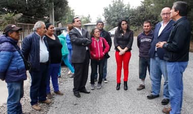 Revisan avances de trabajos de pavimentación de camiones secundarios