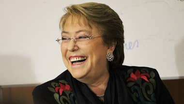 Encuesta CEP mantiene promedio rojo a la gestión de Bachelet
