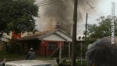 [FOTOS] Incendio consumió casa en sector Sol de Septiembre
