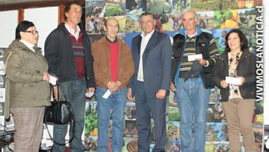 Entregan inventivos económicos a agricultores de Rauco