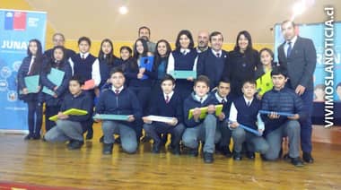 132 alumnos de 7 básico de Hualañé recibieron computador personal