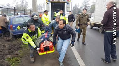 [FOTOS] Conductora se estrelló contra poste en camino a Rauco