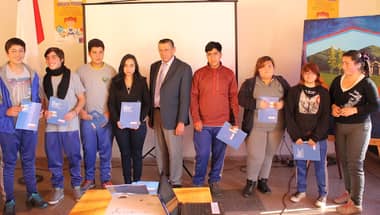 Jóvenes rauquinos beneficiados con "Tarjeta Joven"