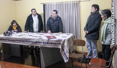 Entregan alternativas de agua potable a vecinos de Rauco