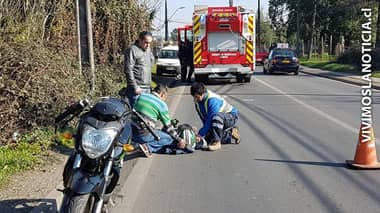 [FOTOS] Dos heridos en violenta colisión en Avenida Rauquén