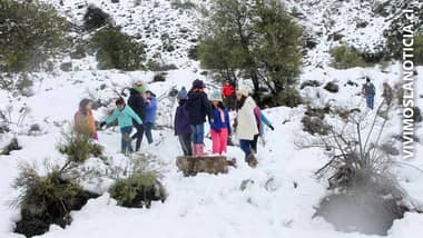 Niños de Vichuquén protagonizan increíble travesía a la nieve