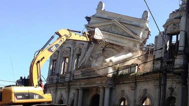 Demolieron centenario edificio del Club La Unión de Curicó