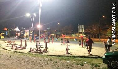 Instalan nuevas luminarias en plaza del Cerro Condell