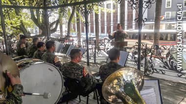 Banda instrumental del regimiento Colchagua brindó retreta en Curicó