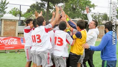 Liceo Comercial de Los Ángeles es campeón interregional del fútbol escolar
