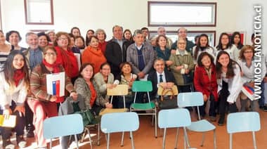 Adultos mayores acceden al mundo de la tecnología