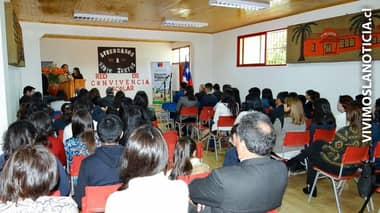 Homenajean a alumnos destacados en convivencia escolar